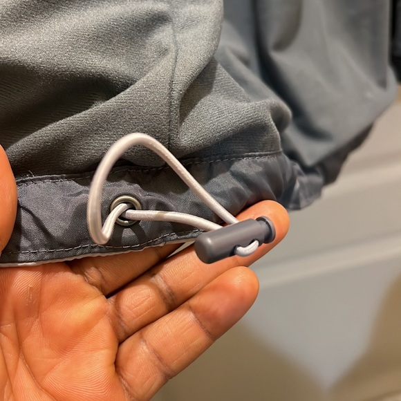 NWOT Columbia Gray athletic windbreaker with Hoodie. - Picture 14 of 15